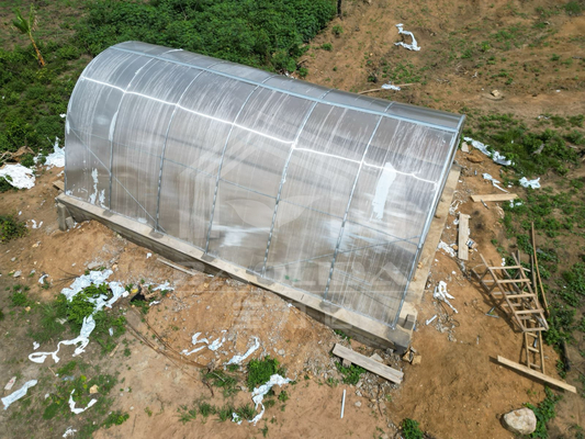 Serre à séchage solaire à base de polycarbonate en acier galvanisé à chaud avec structure stable à l'intérieur