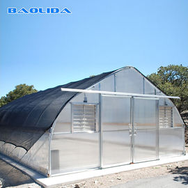La serre chaude en acier galvanisée de film plastique d'immersion chaude élèvent la taille de tente adaptée aux besoins du client